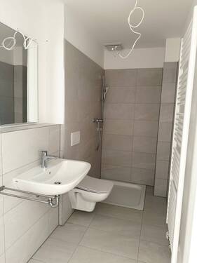 Bad.jpg - Etagenwohnung in Schweinfurt zum Kaufen