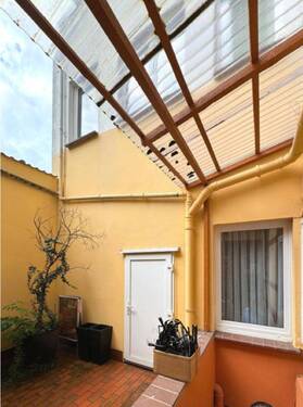 Hof mit überdachter Kellerausßentreppe - Gewerbeobjekt (Büro, Produktion, Verkauf) in Einbeck zum Kaufen