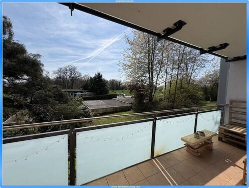 Blick von der Loggia - Schöne helle drei Zimmerwohnung mit großer Loggia