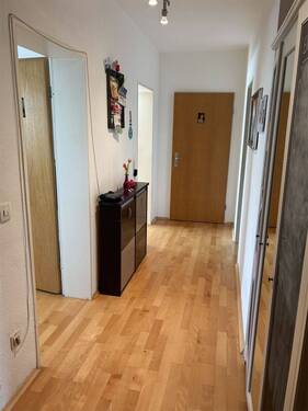 Diele - 3 Zimmer Etagenwohnung zum Kaufen in Marburg
