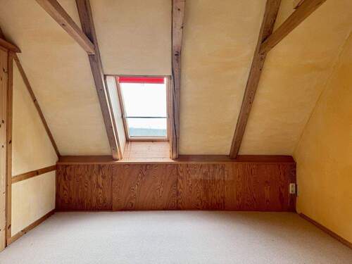 Wohnraum mit Einbauschränken - 