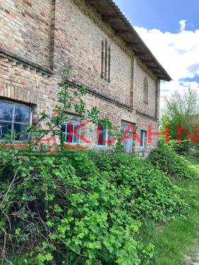 praktische Scheune - Großzügiges Grundstück zwischen Wiesen und Feldern