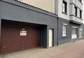 Garage und Zugang zum Hinterhof - 