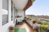 West-Balkon - Entrümpeln, renovieren und einziehen - 6. Etage: Balkon-Weitblick ins Grüne +TG-Stellplatz