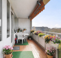 Entrümpeln, renovieren und einziehen - 6. Etage: Balkon-Weitblick ins Grüne +TG-Stellplatz - Ratingen West
