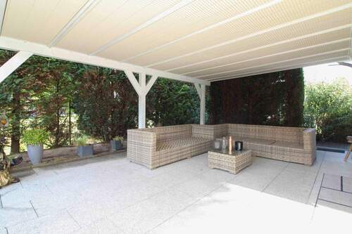 Überdachte Terrasse - 4 Zimmer Einfamilienhaus in Brunsbek