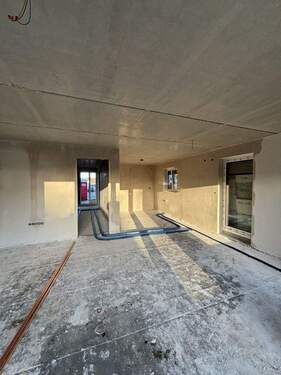 Wohn-/Esszimmer Stand 11/25 - 4 Zimmer Doppelhaushälfte zum Kaufen in Wiefelstede