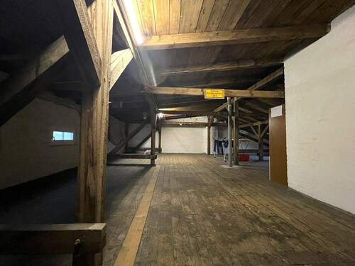 Dachboden/ Wäscheboden - 