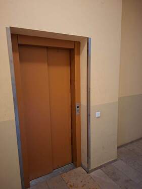 Aufzug EG.jpg - 2 Zimmer Etagenwohnung in Nürnberg