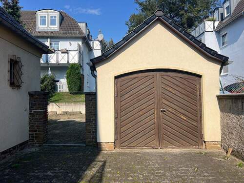 Ansicht Garage - Einfamilienhaus mit 240,00 m&sup2; in Radeberg zum Kaufen