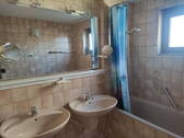Badezimmer - Waschbecken - 