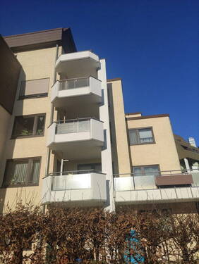 Haus Außenansicht von Süden - 3 Zimmer Etagenwohnung zum Kaufen in Korntal-Münchingen