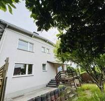 Metzkausen: 4-Familien-Haus mit freier Eigentümerwohnung, 5 Stellplätzen und Garten ! - Mettmann