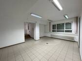 IMG_7411.jpg - Großräumige Büro- Praxisfläche in Frankfurt Nied mit 4 Stellplätzen zu vermieten! [HMR-O09E01]