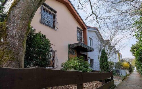 Hauseingang - 4 Zimmer Reihenendhaus zum Kaufen in Heusenstamm