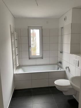 Bad mit Wanne - 