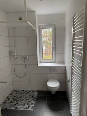 Bad mit Dusche - 
