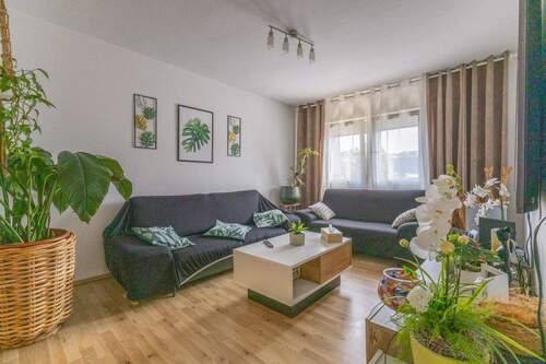 Wohnzimmer - 4 Zimmer Etagenwohnung zur Miete in Menden