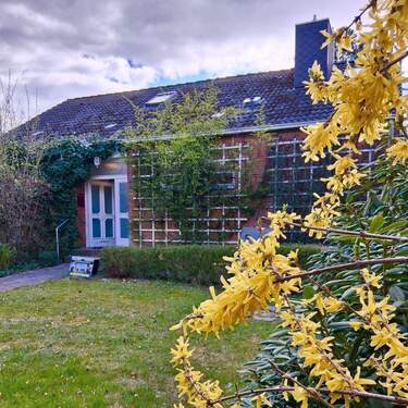 schöne Lage - Einfamilienhaus - Südlage - 30 Zone - 6 Zimmer - Balkon - 2 Bäder - Keller - Tiefgarage