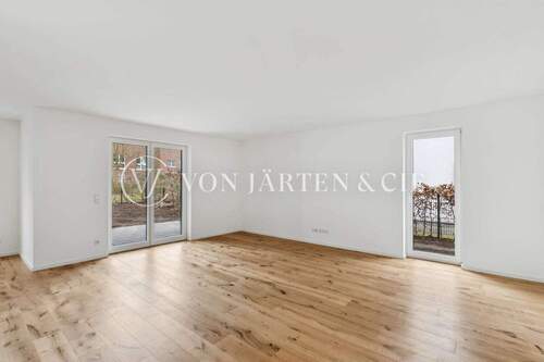 backbone_528660-A_001_HD - 