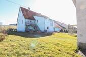 Garten+Außenansicht - Einfamilienhaus mit zwei Wohneinheiten und Scheune