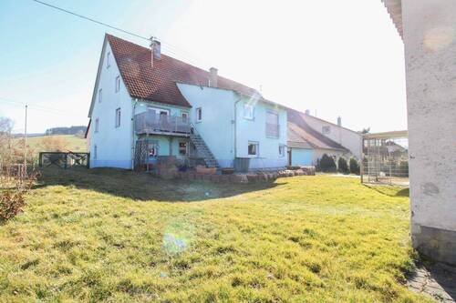 Garten+Außenansicht - Einfamilienhaus mit zwei Wohneinheiten und Scheune