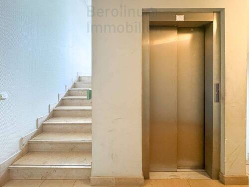 Treppenhaus - 3 Zimmer Etagenwohnung zum Kaufen in Berlin