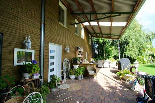 Eingangsbereich und Terrasse wohnen - 5 Zimmer Mehrfamilienhaus, Wohnhaus in Nidderau