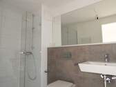 Bad 2 mit Dusche - 