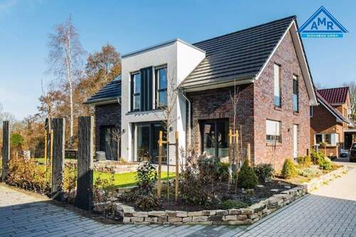 Fotobeispiel - Tradition trifft Moderne - Neubau mit Friesengiebel in idyllischem Schweiburg