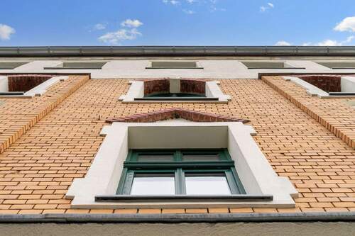 Gebäudeansicht - INVESTIEREN IN DEN GRÜNEN NORDEN LEIPZIGS Vermietete 3-Raum-Wohnung mit Tageslichtbad und Balkon