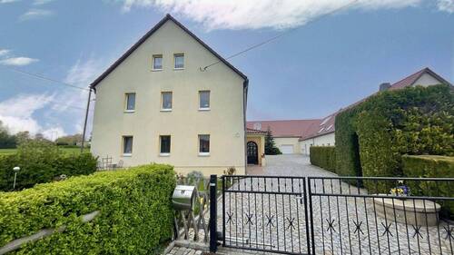 Hofeinfahrt - Mehrfamilienhaus, Wohnhaus mit 247,00 m&sup2; in Königsbrück zum Kaufen