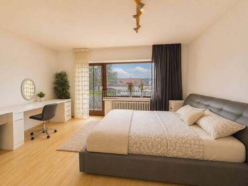 Schlafzimmer - 4 Zimmer Mehrfamilienhaus, Wohnhaus zum Kaufen in Köln