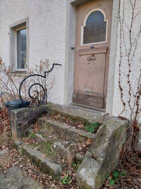 Hauseingang mit Außentreppe.jpg - 3 Zimmer Doppelhaushälfte in Brandenburg an der Havel