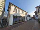 Aussenansicht - 8 Zimmer Mehrfamilienhaus, Wohnhaus zum Kaufen in Meldorf