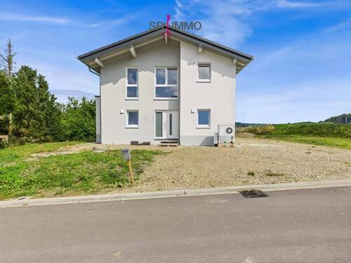 Bild 1 - Traumblick inklusive: Stilvoller Neubau nahe Luxemburg - Ihr neues Zuhause in Biesdorf!