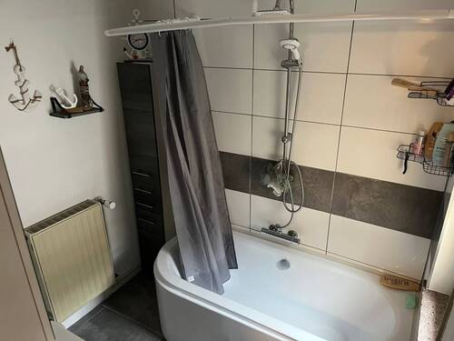 Badezimmer Hauptwohnung - 