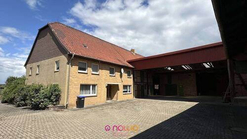 Hofseite Wohnhaus - 9 Zimmer Bauernhaus, Landhaus zum Kaufen in Lengede