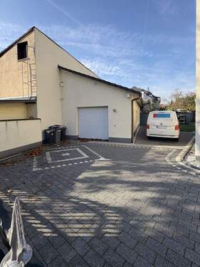 Hof mit Garage - 