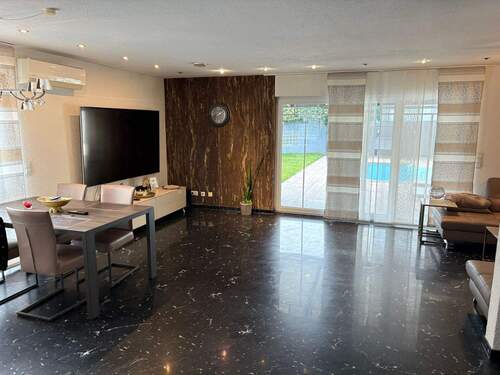 Wohnzimmer Bild 2 - Einfamilienhaus mit 165,00 m&sup2; in Neu-Isenburg zum Kaufen