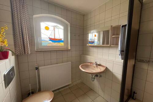 Bad mit Dusche EG - 