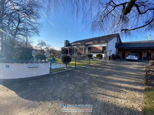 Zufahrt - 4 Zimmer Einfamilienhaus zum Kaufen in Gachenbach / Peutenhausen