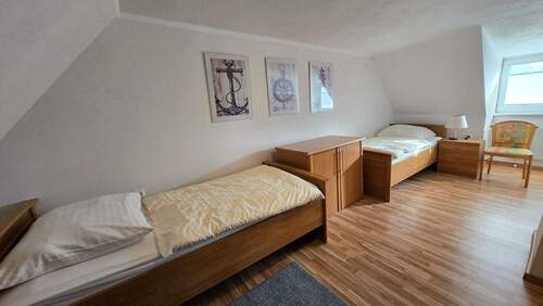 2. Schlafzimmer DG.jpg - 