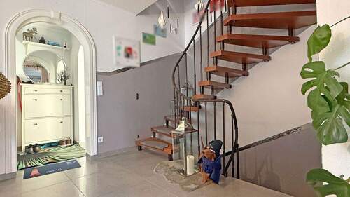 Treppenhaus - Doppelhaushälfte mit 91,00 m&sup2; in Neukirchen-Vluyn zum Kaufen