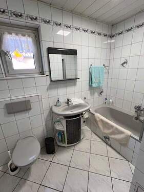 Bad mit Badewanne OG - 