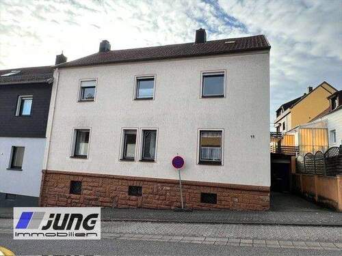 Straßenansicht - Wohnen in zentraler Wohnlage von St. Ingbert