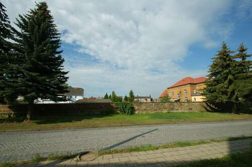 Straßenseitiger Blick - Grundstück in Teutschenthal zum Kaufen