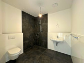 Badezimmer mit Dusche - 