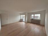 W21-Wohnzimmer (2) - Ihre frisch sanierte 3-Zimmer-Wohnung in Dreieich-Sprendlingen