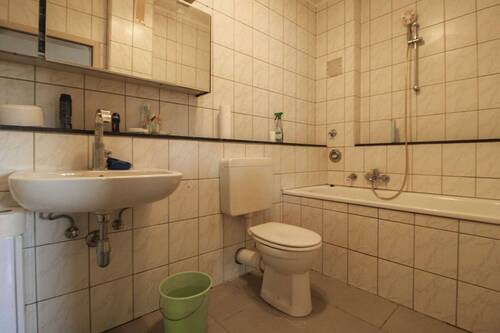 Badezimmer - Etagenwohnung mit 53,40 m² in Moers zum Kaufen